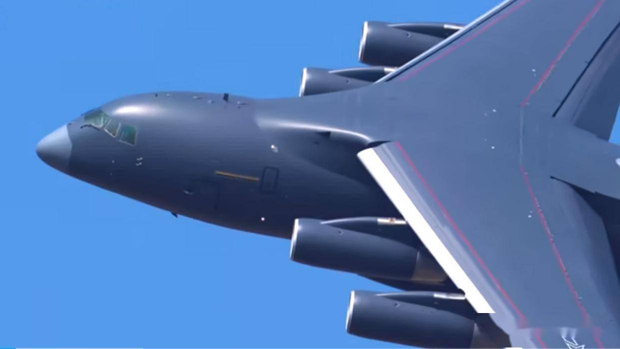突发特讯！画面曝光央视军事通告全球：这一次换个角度看“鲲鹏”运-20俯冲式战术着